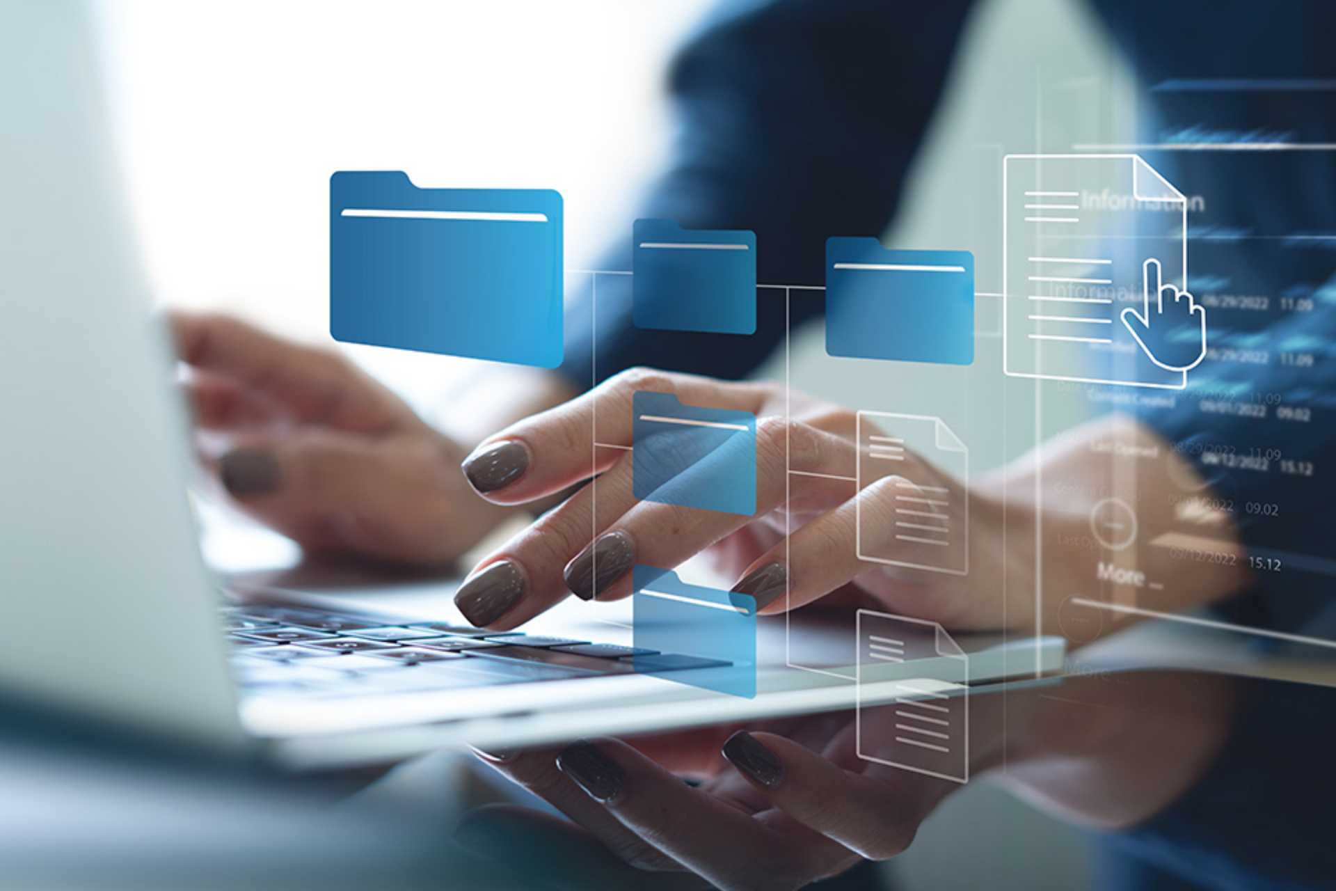 Laptop und digitale Akten