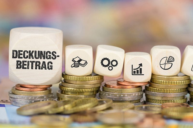 Foto: Würfel mit der Aufschrift Deckungsbeitrag