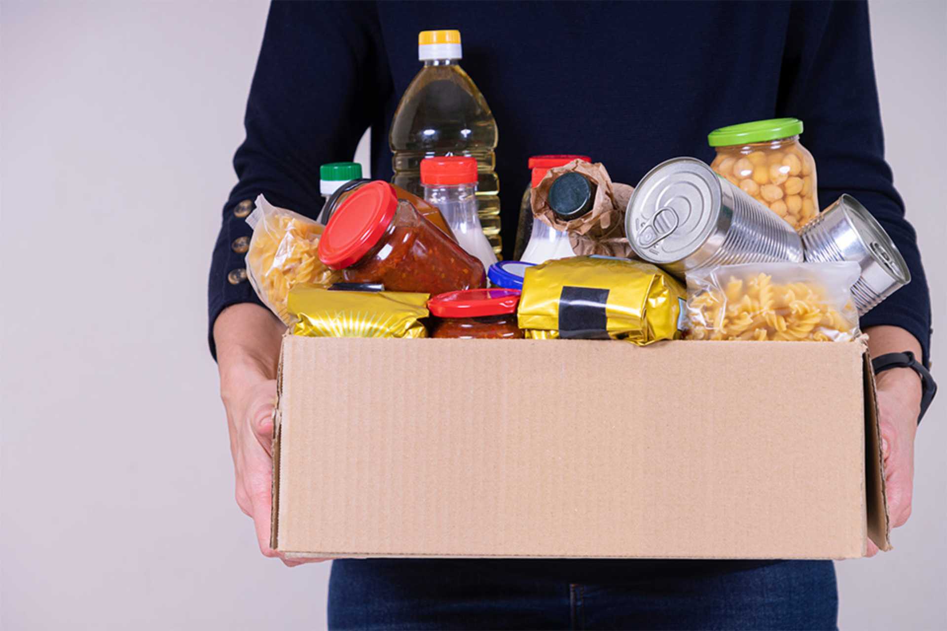 Box mit Lebensmitteln
